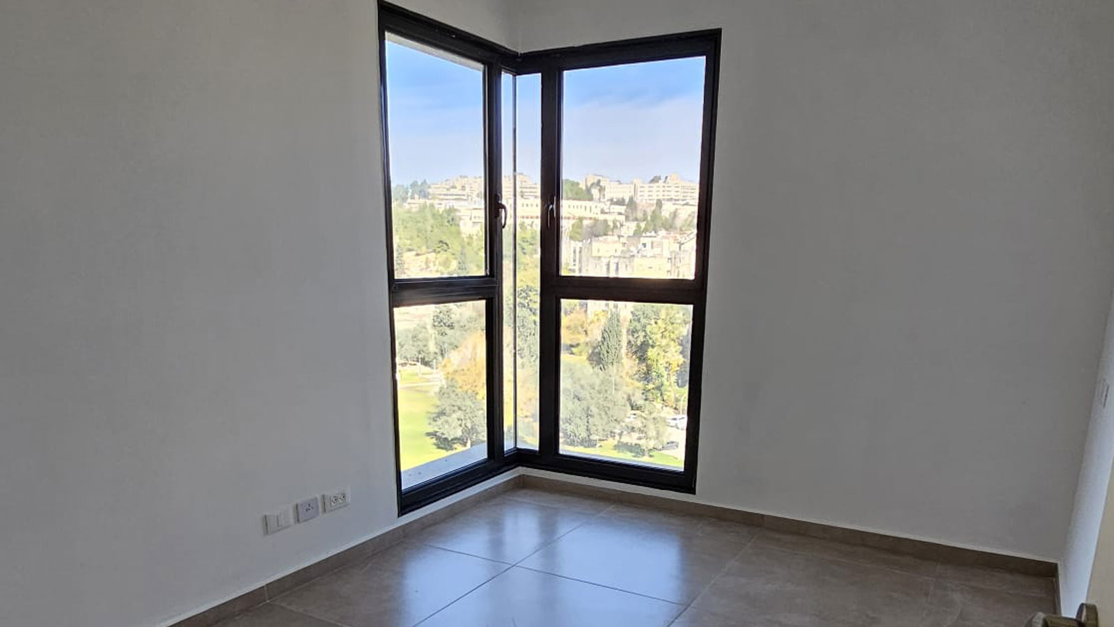 דירה להשכרה בירושלים בדיור מוגן הוד דניה - ייעוץ ותיווך נדל"ן בירושלים והסביבה