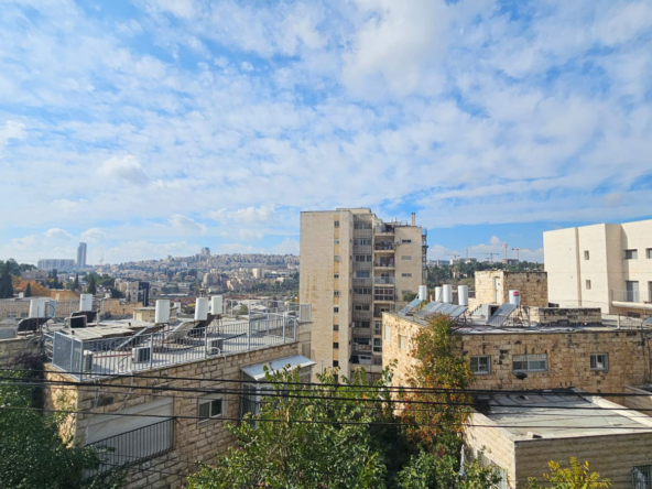 דירה למכירה בירושלים, 4 חדרים ברחוב טשרניחובסקי | עוצמה נכסים